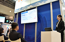 �u�[�X�v���[���e�[�V�����̗l�q